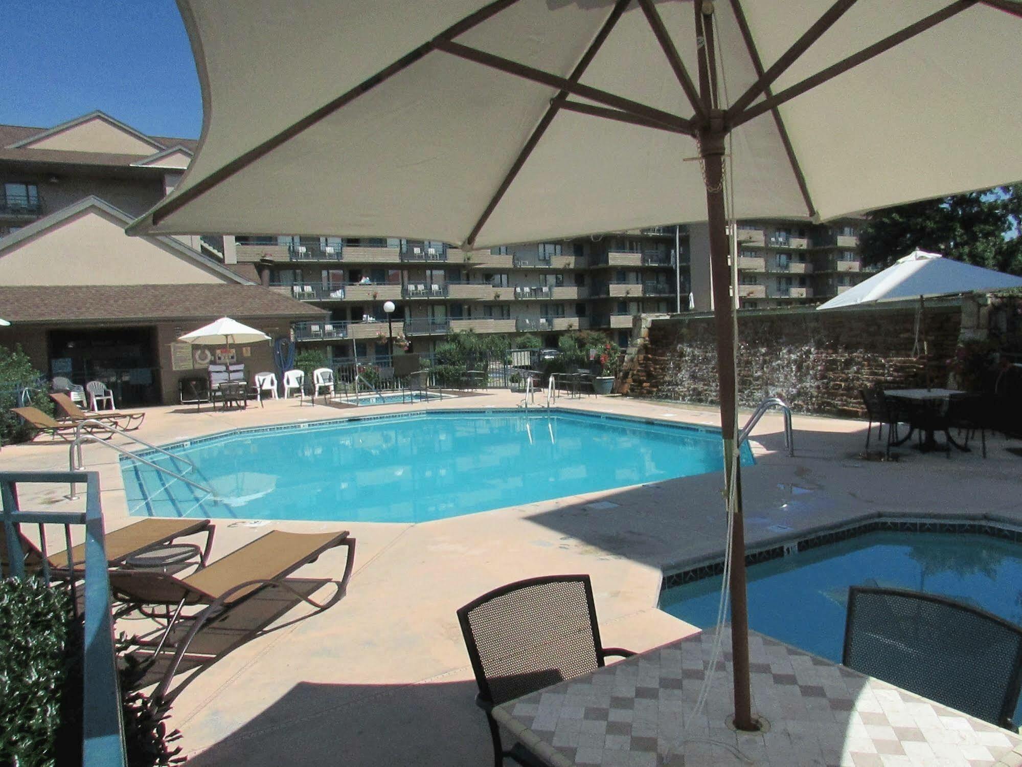 Arbors At Island Landing Hotel & Suites Pigeon Forge Exterior photo